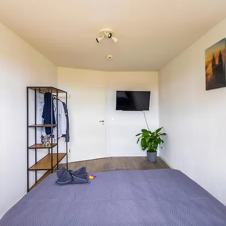 Apartment Md-4 Dodendorfer 88 - Naehe Uni Klinik - 2 Schlafzimmer - Smart Tv - Schlafsofa -voll Ausgestattet Magdeburg
