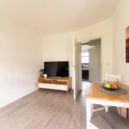 Apartament Md-4 Dodendorfer 88 - Naehe Uni Klinik - 2 Schlafzimmer - Smart Tv - Schlafsofa -voll Ausgestattet Magdeburg