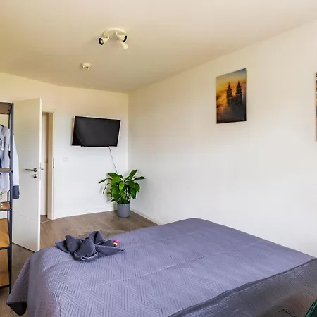 Md-4 Dodendorfer 88 - Naehe Uni Klinik - 2 Schlafzimmer - Smart Tv - Schlafsofa -voll Ausgestattet マクデブルク