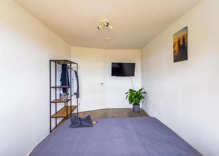 アパート Md-4 Dodendorfer 88 - Naehe Uni Klinik - 2 Schlafzimmer - Smart Tv - Schlafsofa -voll Ausgestattet マクデブルク